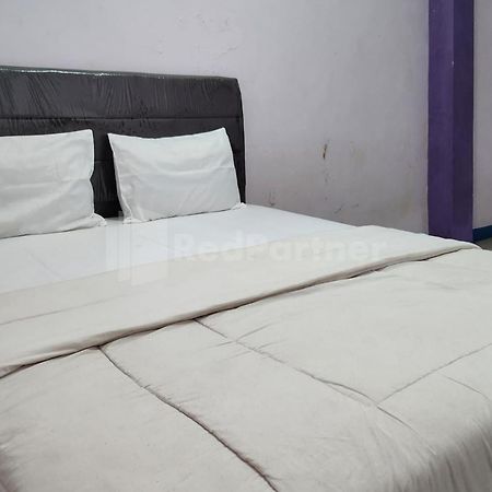 Puspita Homestay Mitra Reddoorz Bekasi Eksteriør bilde