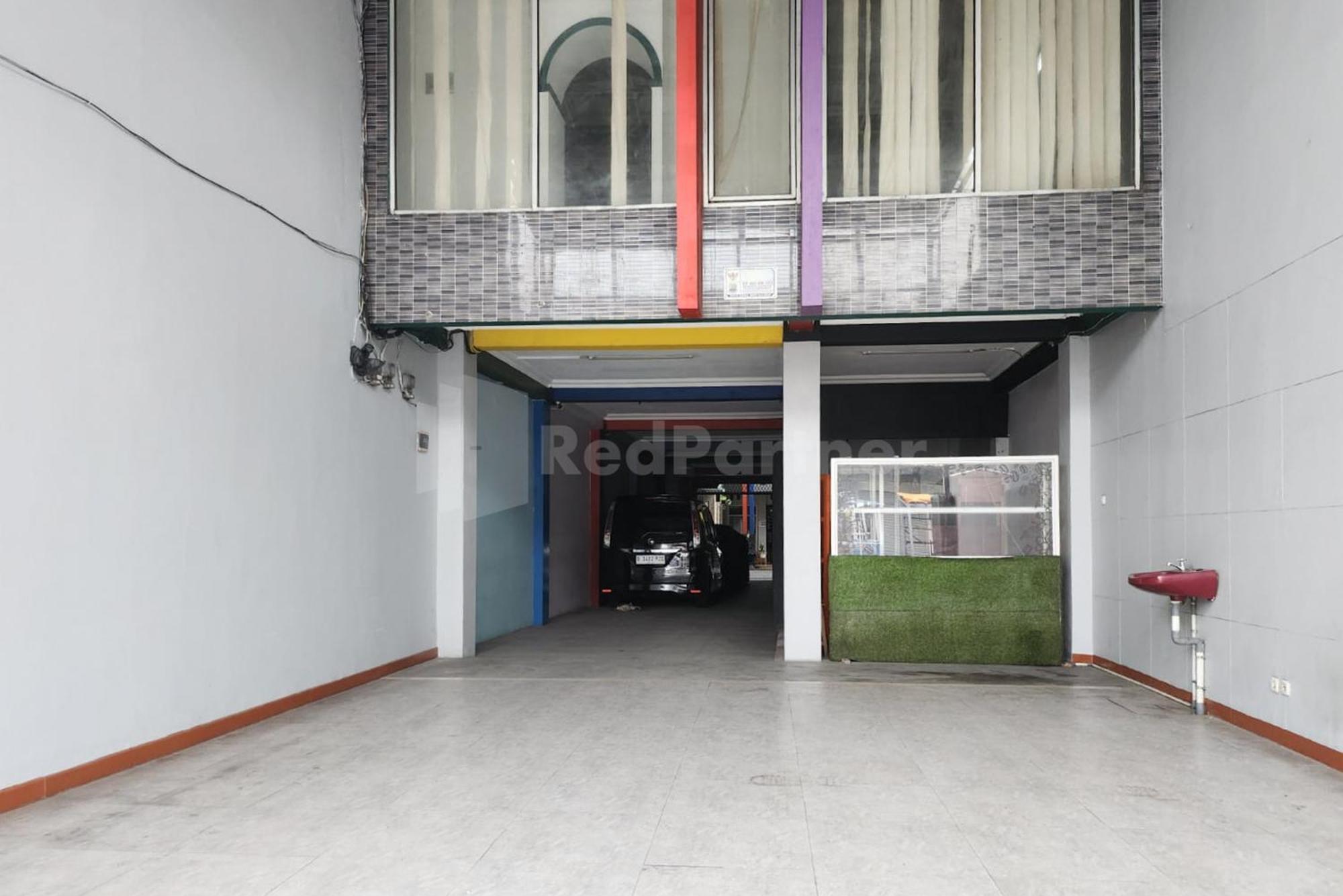 Puspita Homestay Mitra Reddoorz Bekasi Eksteriør bilde
