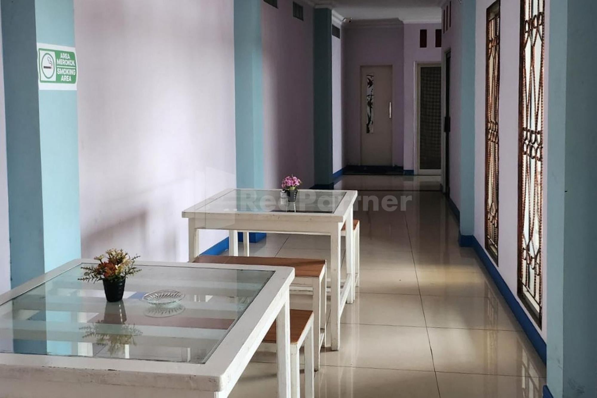 Puspita Homestay Mitra Reddoorz Bekasi Eksteriør bilde