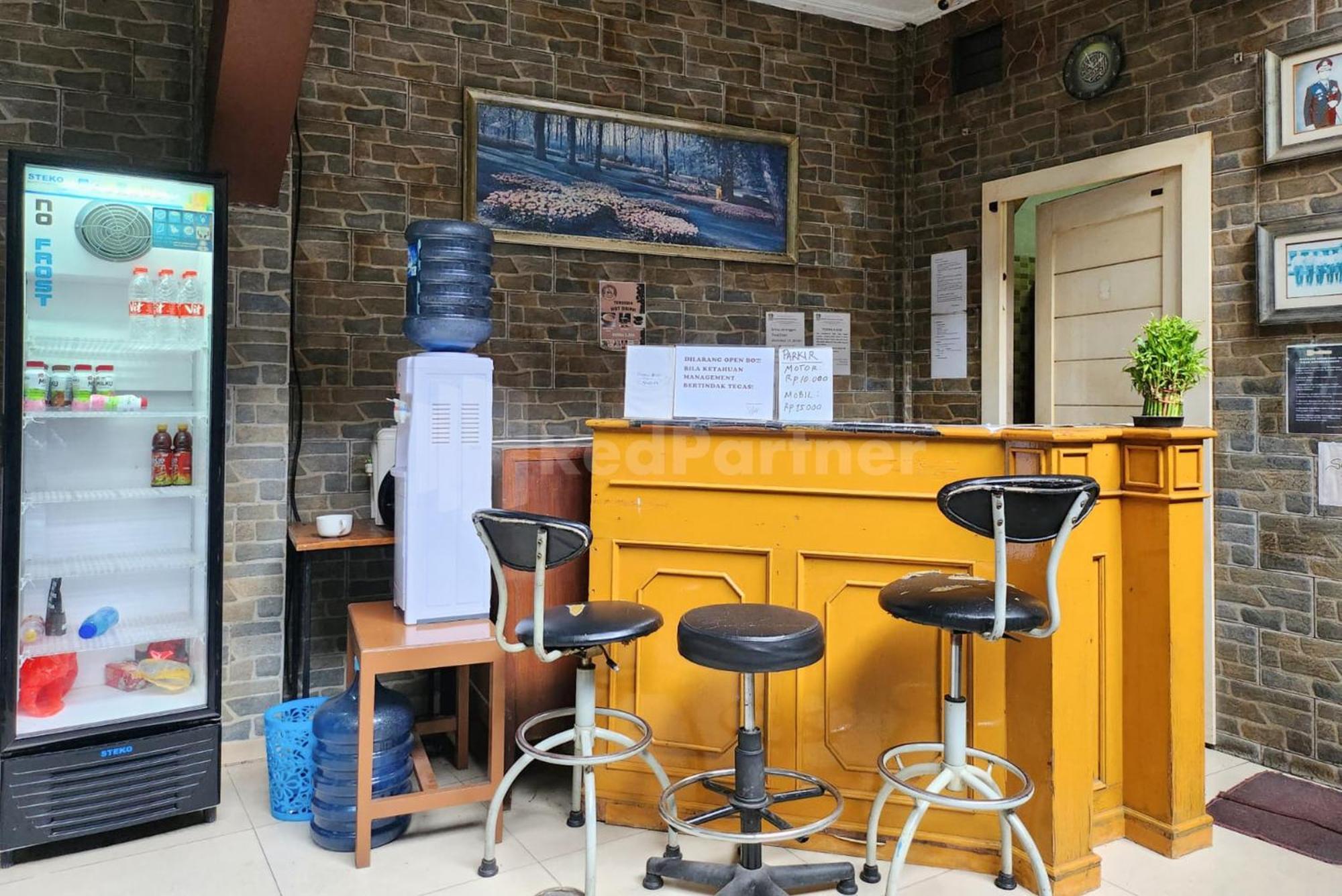 Puspita Homestay Mitra Reddoorz Bekasi Eksteriør bilde