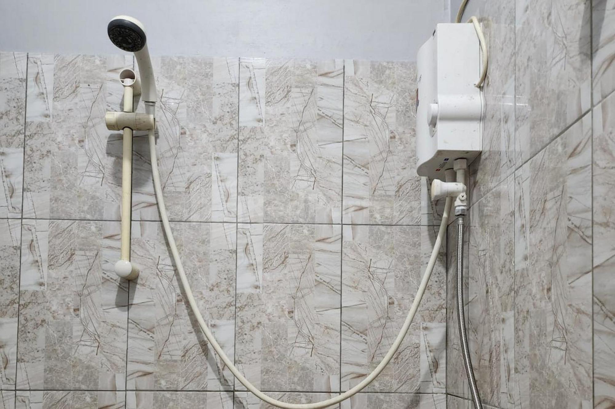 Puspita Homestay Mitra Reddoorz Bekasi Eksteriør bilde