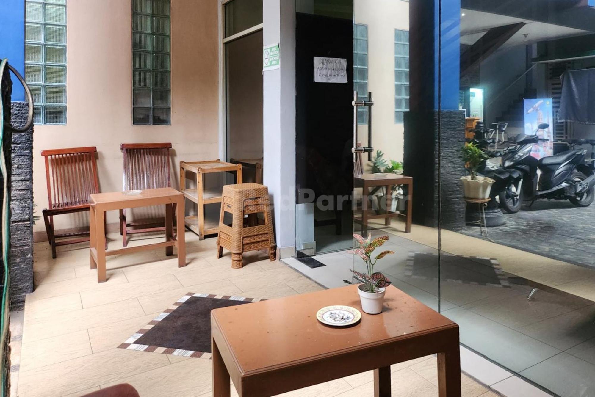 Puspita Homestay Mitra Reddoorz Bekasi Eksteriør bilde