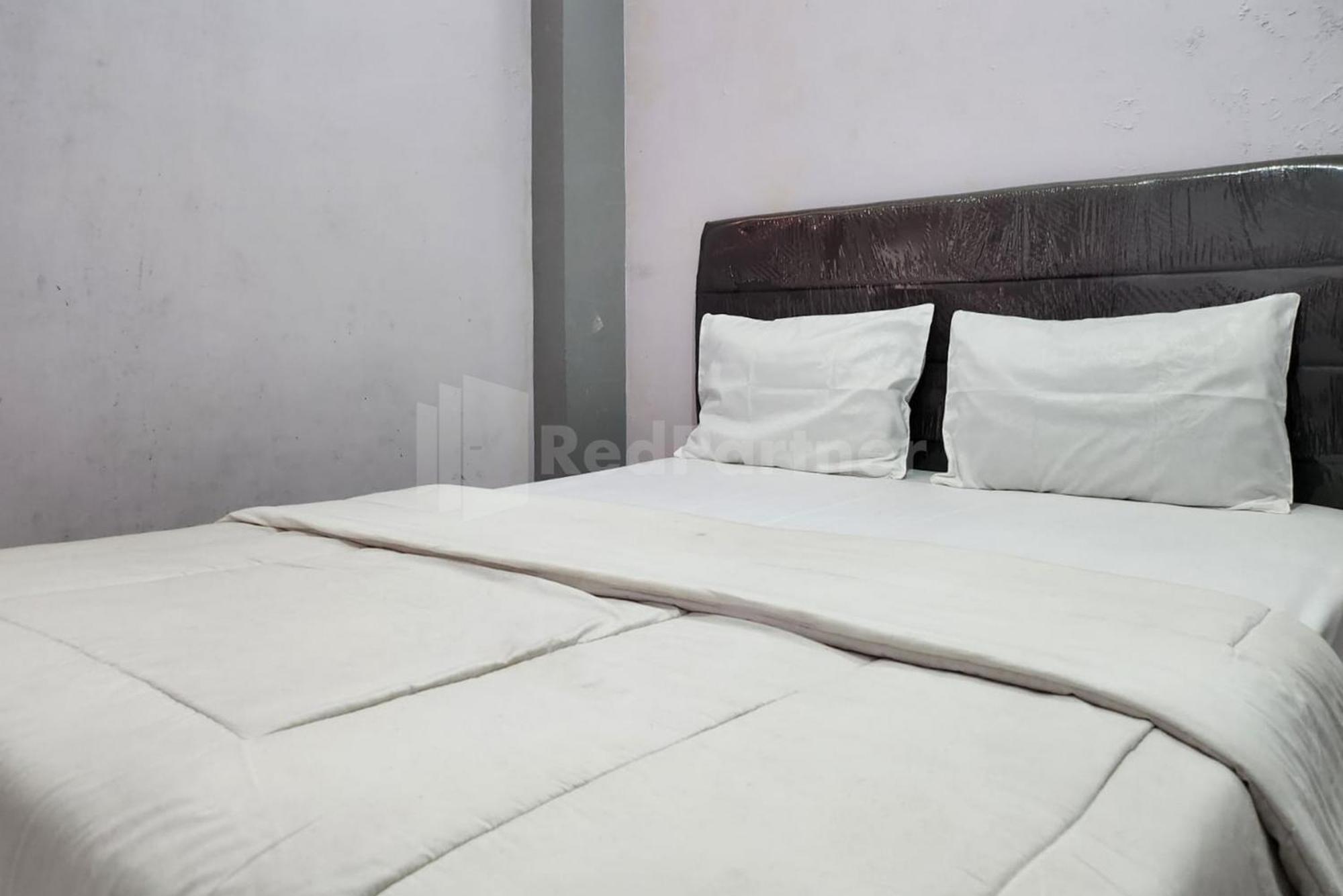 Puspita Homestay Mitra Reddoorz Bekasi Eksteriør bilde