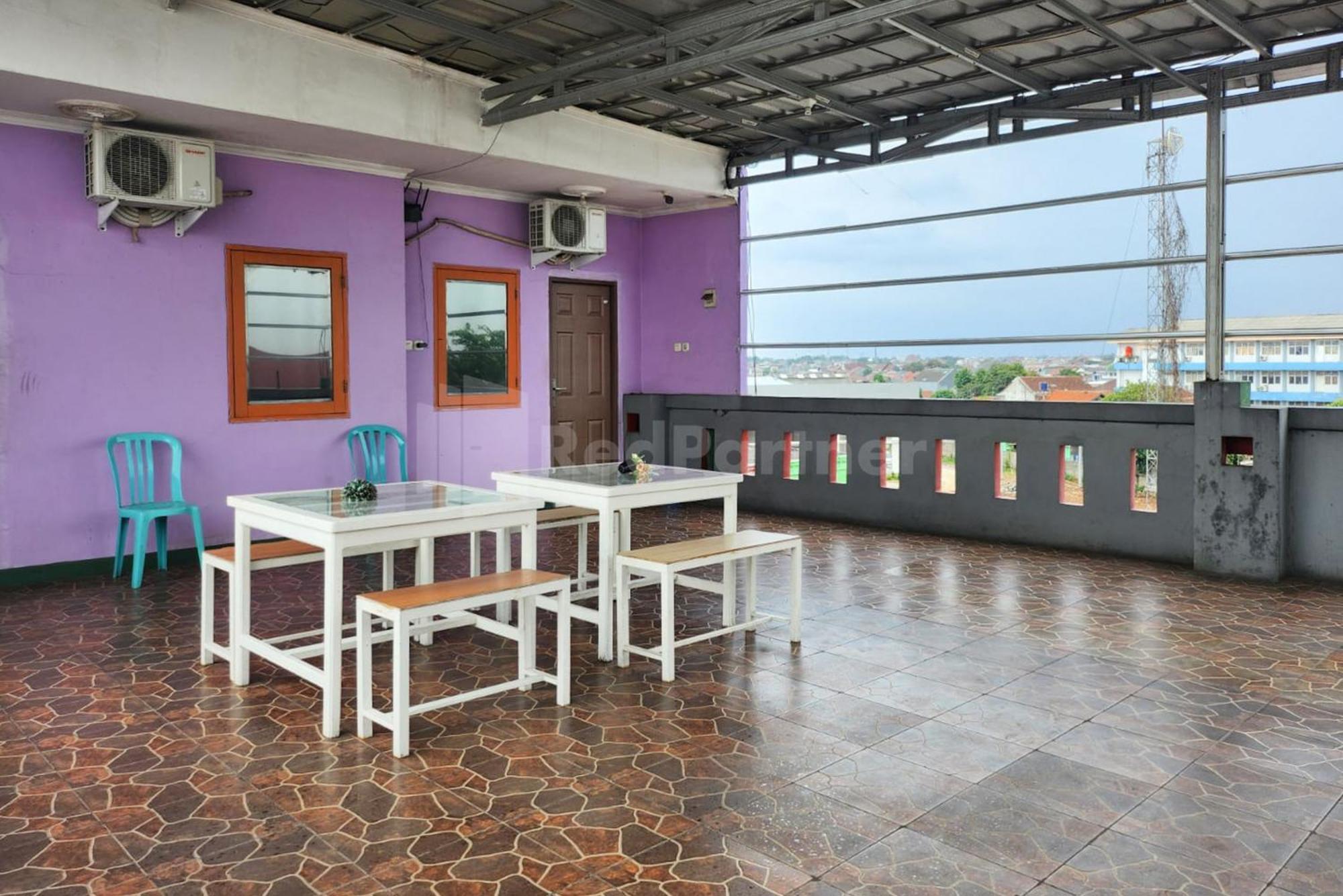 Puspita Homestay Mitra Reddoorz Bekasi Eksteriør bilde