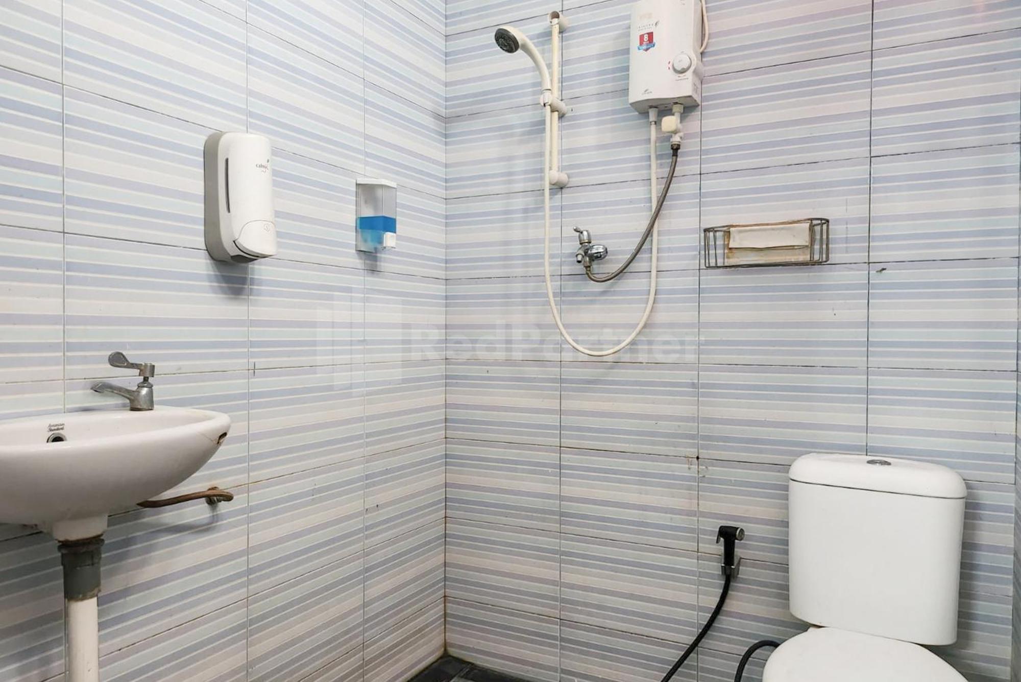 Puspita Homestay Mitra Reddoorz Bekasi Eksteriør bilde