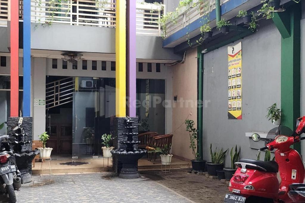 Puspita Homestay Mitra Reddoorz Bekasi Eksteriør bilde